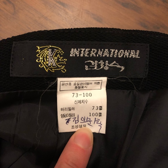 Black pencil skirt with geometric pattern - Picture 6 of 6